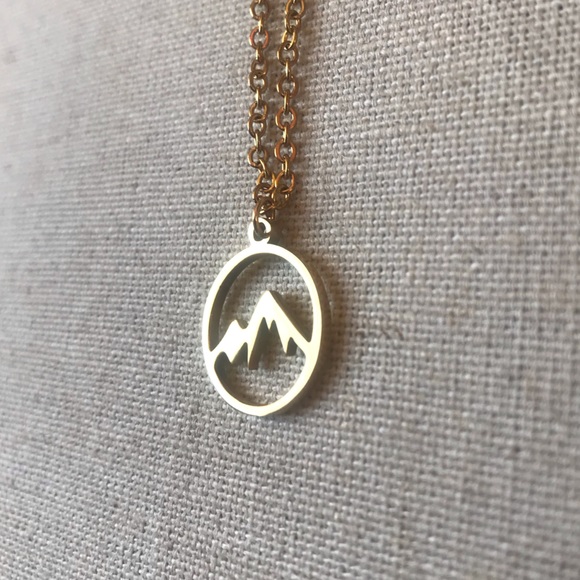 Gold plated mountain cutout charm necklace NWOT - Picture 3 of 4